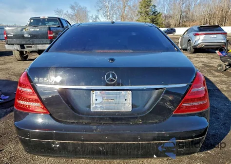2007 Mercedes-Benz S 550 z USA, uszkodzony, nr VIN WDDNG71X87A086173